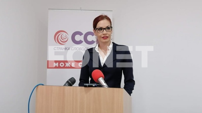 Za šta Macura prima platu?